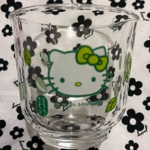 🍃🐱 2 pcs. of Hello Kitty Glass with Floral Design 🐱🍃